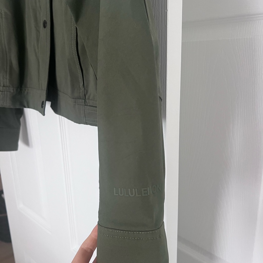 Lululemon Collared Jacket - Picture 2 of 5
